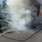 immagine Furgone prende fuoco in A16, paura per famiglia con un bimbo
