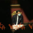Renzi parla al Senato, le reazioni di Conte e dei ministri