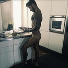 Fabrizio Corona nudo su Instagram, ma esagera con photoshop. E i fan...lo fanno notare