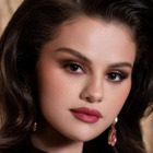 Selena Gomez scrive a Mario Draghi: «Possiamo contare su di te?». Le risposte: «Dear cuore di panna»