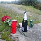 Fermo, fiori, bottiglie e candele: torna il rituale delle prostitute che chiedono protezione