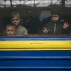 Ucraina-Russia, il direttore della Croce Rossa: «Profughi in fuga nella neve con i bambini in braccio»