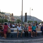 Terremoto a Napoli oggi, sequenza sismica nella notte e all'alba: forti scosse nei Campi Flegrei e gente in strada