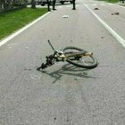 Incidente in bici, turista inglese di 27 anni cade nei boschi e muore: il fidanzato ricoverato in stato di choc