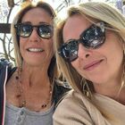 Giorgia Meloni, selfie con la sorella Arianna: «A testa alta, insieme, da sempre e per sempre»