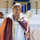 Francesco Totti è San Pupone (con il cucchiaio) nel nuovo spot della serie Romolo+Giuly