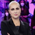 Alessandra Celentano “umilia” Martina in diretta ad Amici: «Negata». Maria De Filippi: «Litighiamo di nuovo»