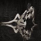 Avril Lavigne torna a cantare dopo la malattia: ecco «Head above water»