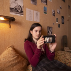Anna Frank come una vlogger dei tempi moderni: il celebre “Diario” diventa un videoracconto su Youtube