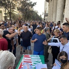 Pescara, manifestazione dei No Vax in centro. Scattano le denunce