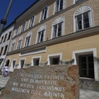 Hitler, la casa natale ha nuova vita: il controverso monumento diventa una scuola di polizia