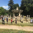 Villa Pamphilij, decine di studenti fanno il bagno nella fontana