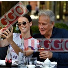 Corrado Tedeschi e la figlia Camilla, aperitivo in via Veneto a Roma: boom di selfie davanti ai passanti incuriositi