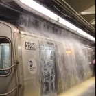 New York, cascate d'acqua in metro: l'uragano Ida miete ancora vittime VIDEO