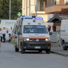 Usa l'ambulanza come auto e gira con la sirena: bloccato dai carabinieri
