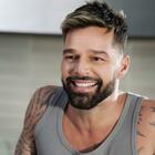 Ricky Martin accusato di violenza domestica: ordine restrittivo per il cantante. I legali: «Accuse false»