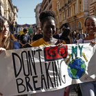immagine Fridays for future, davanti agli studenti al corteo spuntano i leader dei Cobas e i partigiani  