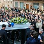 Gionatan Vittori morto, il padre fa ascoltare l'ultimo messaggio vocale al funerale: «Sono sul tetto, piove: se non mi senti domani...»