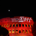 Il Colosseo si illumina di rosso per le Stelle di Natale dell'Ail