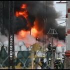 Ucraina, paura e fiamme a Kharkiv: le immagini dell'incendio che ha colpito le infrastrutture energetiche