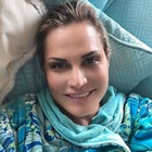 Simona Ventura, il selfie su Instagram dopo lo spavento. Fan al veleno: «Sembri Avatar»