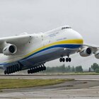 La Russia ha distrutto ha distrutto l'Antonov Mryia, l'aereo più grande del mondo che apparteneva all'Ucraina
