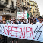 No green pass, corteo senza autorizzazione a Milano: identificati i partecipanti e denunciati
