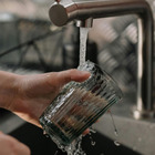Acqua, come risparmiare sulla bolletta e non solo: i consigli antispreco per il nostro uso quotidiano