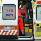 Varese, bimbo di 9 anni cade da finestra del secondo piano per salutare amico: è grave