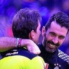 • Buffon abbraccia Tagliavento dopo il match: putiferio sul web
