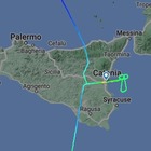 Il pilota Lufthansa e la strana manovra dopo il volo per Catania dirottato a Malta: il "disegno" in cielo è inequivocabile