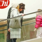 Giorgia Meloni con Ginevra e Giambruno: shopping al centro commerciale «come una famiglia normale». Le foto su Chi