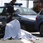 Incidente, moto contro un'auto in via Casal del Marmo: morto un centauro di 37 anni