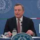 Il premier Draghi apre a obbligo vaccinale e terza dose: «No vax odiosi e vigliacchi. Green pass verrà esteso»