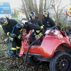 Verona, auto contro un muro: morti una ragazzina di 15 anni, la sorella di 20 e il fidanzato di 23