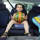 Bambino di 10 anni ruba l'auto alla mamma e guida (per 300 chilometri) con la sorellina a bordo: la sorpresa degli agenti che li hanno fermati
