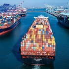 Shanghai, il lockdown blocca il porto più grande al mondo: dall'hi-tech ai mobili, ecco le ripercussioni sulle consegne (anche in Italia)