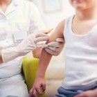 Sempre più mamme lavoratrici vaccinano i figli: non possono assentarsi in caso di febbre