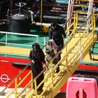 Mercantile dirottato dai migranti in acque maltesi: militari prendono il controllo