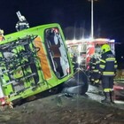 Flixbus Berlino-Trieste si ribalta sulla superstrada in Austria: morta una ragazza di 19 anni, 3 italiani feriti