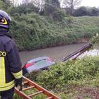Vicenza, finiscono nel fiume Retrone con la Bmw, due giovani escono fuori illesi