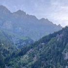 Si lancia nel vuoto con la tuta alare: base jumper (disperso da giorni) trovato morto sulle Alpi svizzere
