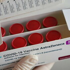 Vaccini, l'Italia blocca l'export di dosi Astrazeneca