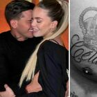 Sophie Codegoni, Alessandro Basciano si tatua il nome della figlia. Ma i fan se la ridono: «È scritto male...»