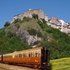 Scoprire la Campania con i treni storici: dalla Reggia di Caserta a Cuma, da Pompei fino all'Irpinia