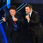 Sanremo, Massimo Ranieri a Tiziano Ferro dopo il duetto: «Tu m'hai 'a chiamà papà»