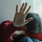 Abusi sessuali su due ragazzini, arrestato a Brindisi un 16enne: coperto da un anno dall'omertà del gruppo