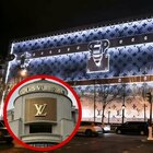 Louis Vuitton apre il suo primo hotel, il cantiere è un «baule» gigante: quando verrà inaugurato e in che città