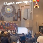 Napoli, attesa scudetto: in chiesa durante la messa tutti cantano il coro da stadio «Sarò con te»