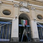 Scudetto Napoli. Parroco tifoso mette il tricolore sulla facciata della chiesa. Don Valentino: «È un prodigio»